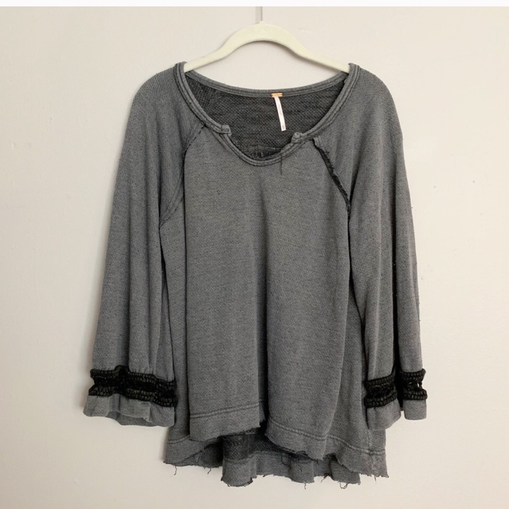 $5️⃣for$2️⃣5️⃣ FP Oversized Distressed Sweater